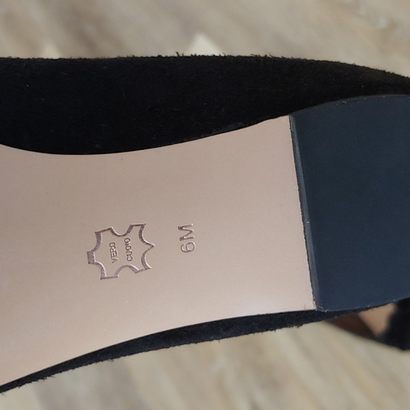 Joan & David Dahayli Black Suede Pointed Flat Shoes - Picture 9 of 11